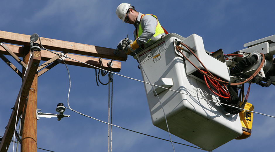 Mon Power Bucket Truck