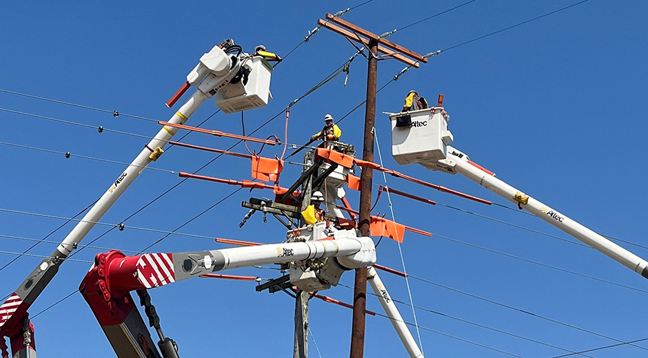 Met-Ed employee on bucket truck